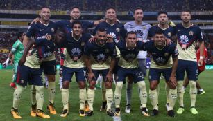 Jugadores de América posan antes de un encuentro