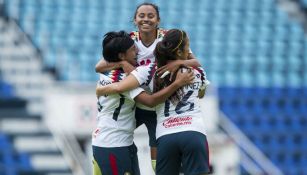 América celebra un gol contra Cruz Azul 