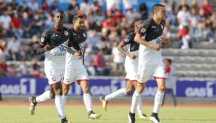 Los jugadores de Lobos BUAP celebrando un tanto del equipo