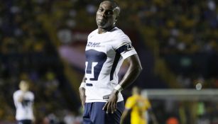 Joffre Guerrón se lamenta durante un partido con Pumas