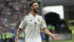 Miguel Layún en un partido de la Selección Mexicana