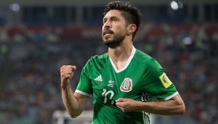 Peralta celebra un tanto con la Selección Mexicana