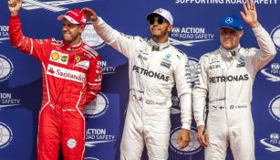 Lewis Hamilton saluda tras igualar el récord de Schumacher