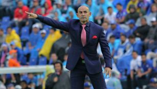 Paco Jémez en el juego entre Cruz Azul y Rayados en el A2017