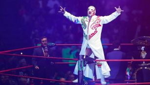 Dr. Wagner se muestra ante su gente previo al combate contra Psycho Clown