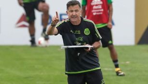 Juan Carlos Osorio dirige un entrenamiento del Tricolor