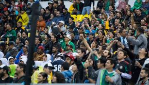 Aficionados de México observan el duelo contra Panamá