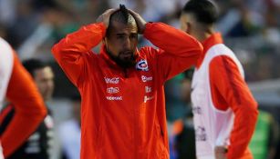 Arturo Vidal se lamenta en juego contra Bolivia 