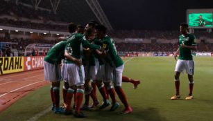 Los jugadores de México celebran el tanto frente a Costa Rica