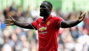 Lukaku reclama una jugada con Manchester United 