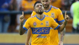 Aquino celebra un gol en un partido de Tigres