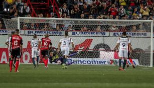 Marchesín le atajó un penalti a Bou