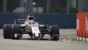 Checo Pérez conduce el monoplaza de Force India