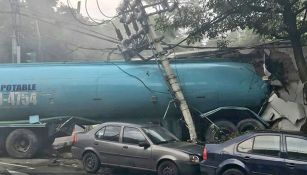 La pipa de agua impactada en una casa en la esquina de Constituyentes y Gelati