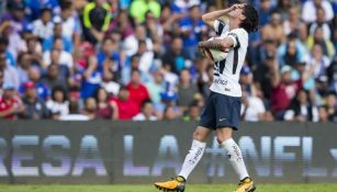 Mauro Formica se lamenta en el partido de Cruz Azul 