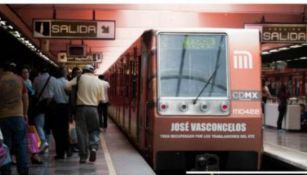 Pasajeros esperan el Metro