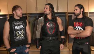 Los miembros de The Shield en backstage