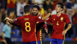 Isco celebra su gol junto a Koke y Avaro Odriozola