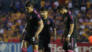 Jugadores de Chivas en el partido contra Tigres