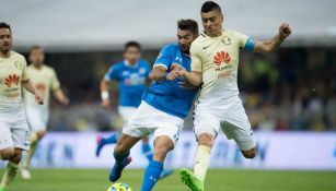 Martin Cauteruccio y Paolo Goltz en partido