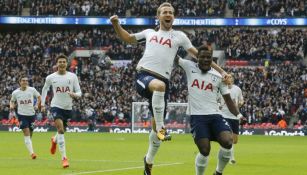 Harry Kane festeja un gol contra el Liverpool