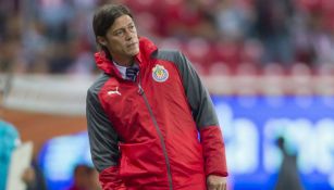 Almeyda observa el juego entre Chivas y Morelia del A2017