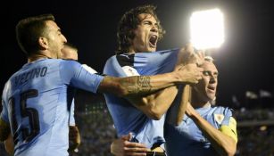 Edinson Cavani celebra su gol contra Bolivia durante un partido de clasificación de la Copa Mundial 2018