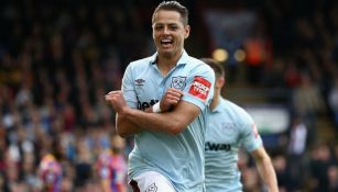 Chicharito festeja su gol contra el Crystal Palace