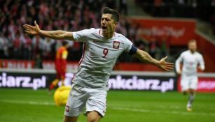 Robert Lewandowski festeja gol con Polonia