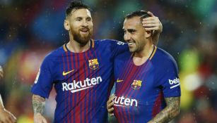 Paco Alcácer festeja con Messi uno de sus goles contra el Sevilla