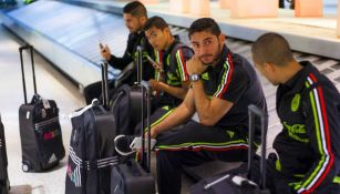 Jesús Corona en el Aeropuerto rumbo a Houston