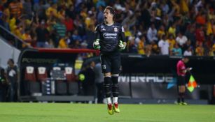 Sebastián Sosa festeja gol contra Cruz Azul