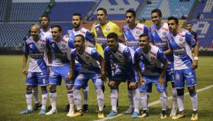 Jugadores del Puebla, previo a un juego de la Liga MX