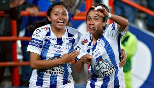 Jugadoras de Pachuca en pleno festejo de gol