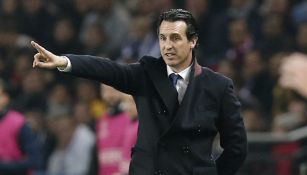 Unai Emery dando indicaciones a su equipo