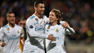 Cristiano festeja con Modric una anotación en Champions League