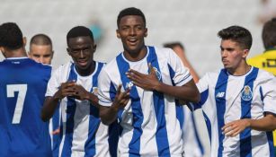 Maleck celebrando un tanto con la camiseta del Porto