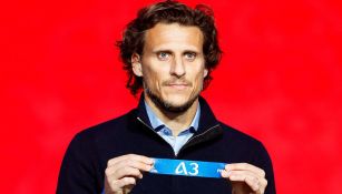 Diego Forlán, durante ensayo de sorteo mundialista 