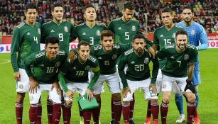 México posa en una foto previo al juego contra Polonia