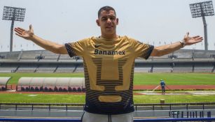 Gerardo Alcoba porta con orgullo la playera de Pumas