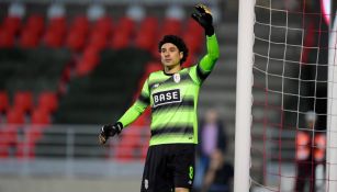 Ochoa, durante un partido del Standard 