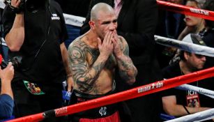 Miguel Cotto se lamenta después de caer frente a Sadam Ali