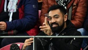 Marco Fabián observa un juego del Eintrach desde las gradas 