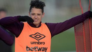 Chicharito, durante un entrenamiento con los Hammers