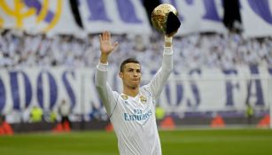 Cristiano Ronaldo muestra a los fans su nuevo Balón de Oro