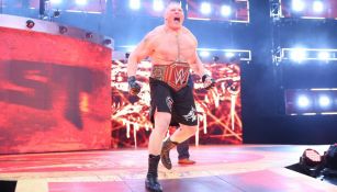 Brock Lesnar hace su entrada al ring