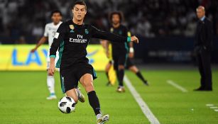 CR7 controla el balón en el Mundial de Clubes