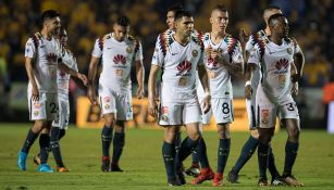 Jugadores de América salen cabizbajos del Universitario