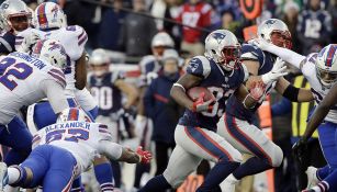 Dion Lewis corre con el ovoida