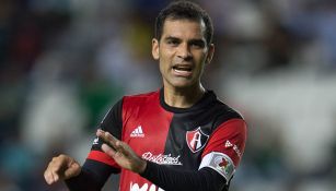 Rafael Márquez, se lamenta en juego del Atlas 